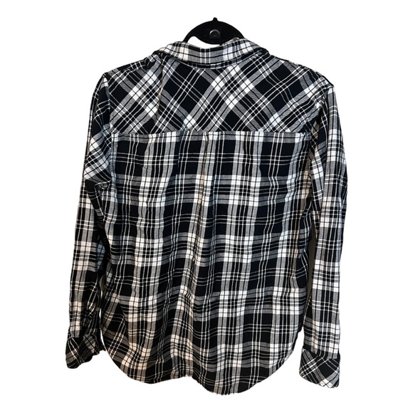 A Gap plaid shirt in black and white and a size large - Picture 8 of 8